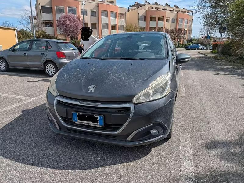 Usata Peugeot 208 Active 68 CV (50 kW) 2014 Grigio Utilitaria