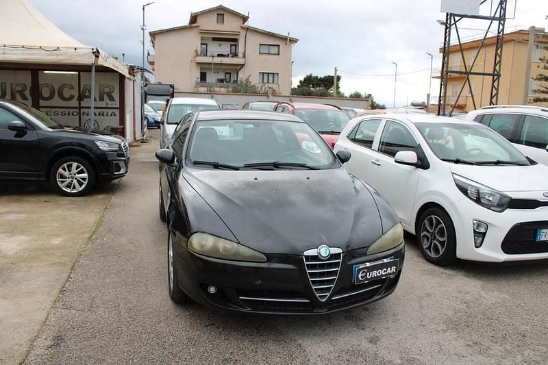 Usata Alfa Romeo 147 119 CV (87 kW) 2006 Blu Utilitaria