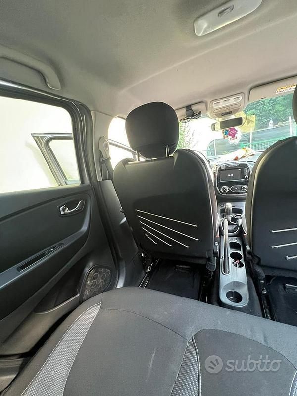 Usado Renault Captur 110 CV (80 kW) 2015 Gris SUV