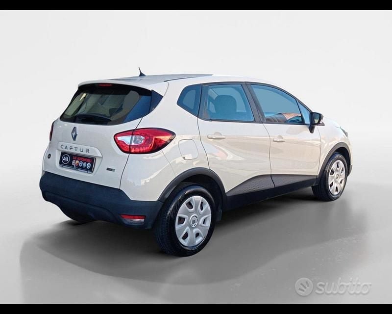 Usata Renault Captur Zen 90 CV (66 kW) 2017 Bianco SUV