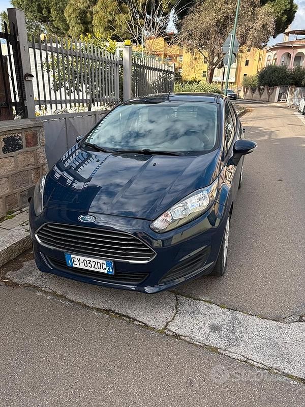 Usata Ford Fiesta 75 CV (55 kW) 2015 Blu Berlina