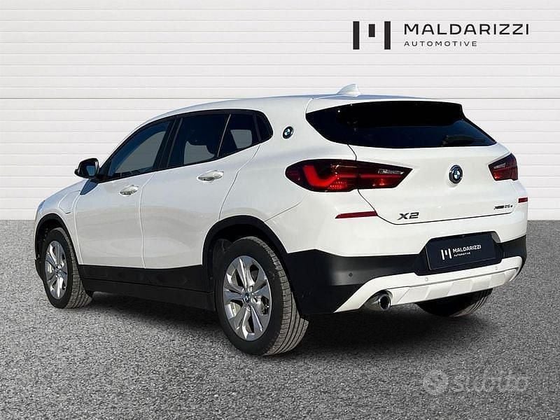 Usata BMW X2 Comfort Edition 220 CV (161 kW) 2023 Alpinweiss iii pastello SUV