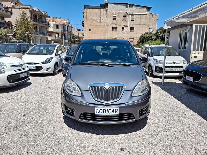Usata Lancia Musa Gold 95 CV (69 kW) 2010 Grigio Monovolume