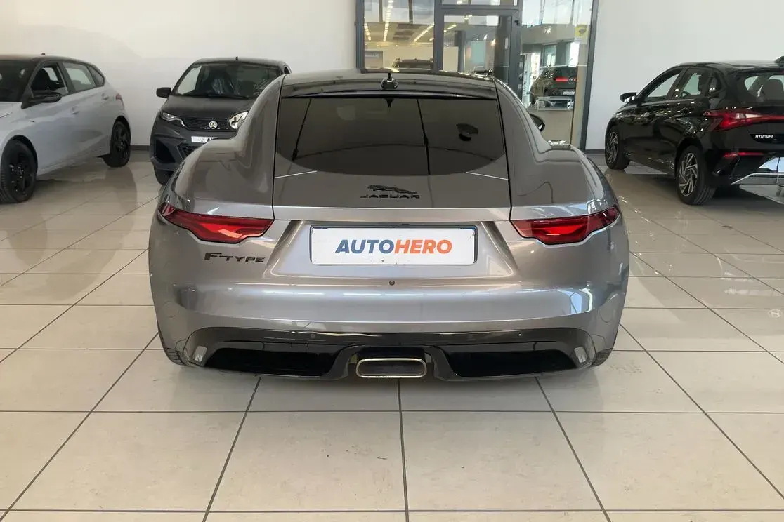 Usata Jaguar F-Type R-Dynamic 300 CV (220 kW) 2022 Grigio Utilitaria