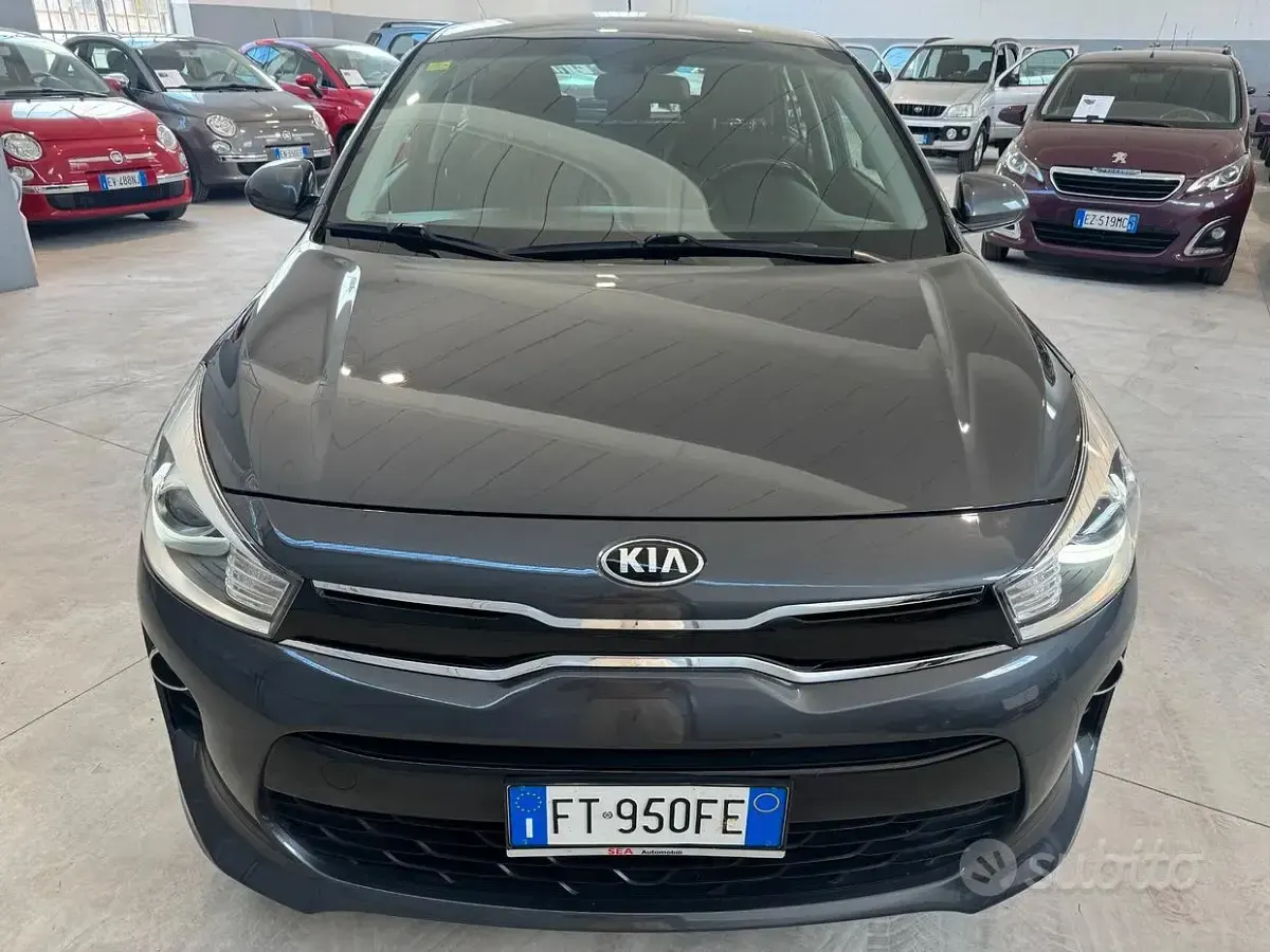 Usata Kia Rio 101 CV (74 kW) 2018 Grigio Berlina