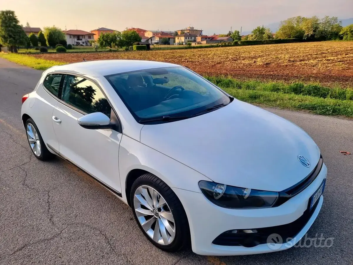 Usata VW Scirocco 122 CV (89 kW) 2009 Bianco Coupé