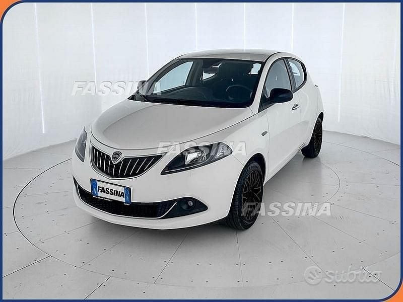 Usata Lancia Ypsilon 70 CV (51 kW) 2024 Bianco Utilitaria
