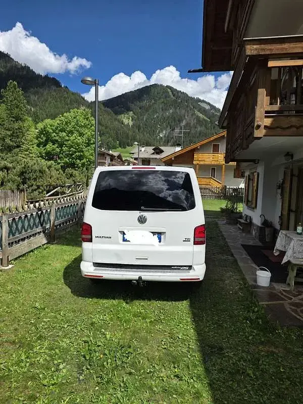 Usata VW Multivan 140 CV (102 kW) 2013 Bianco Monovolume