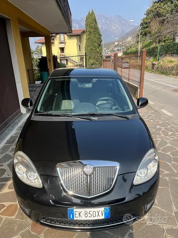 Usata Lancia Ypsilon 69 CV (50 kW) 2011 Nero Utilitaria