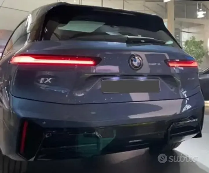 Usata BMW iX M Sport 135 kW (184 CV) 2025 Blu SUV