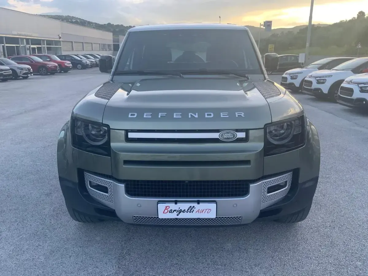 Usata Land Rover Defender SE Dynamic 200 CV (147 kW) 2023 Verde SUV