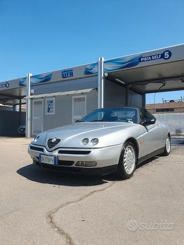 Usata Alfa Romeo Spider 1996 Grigio Cabrio