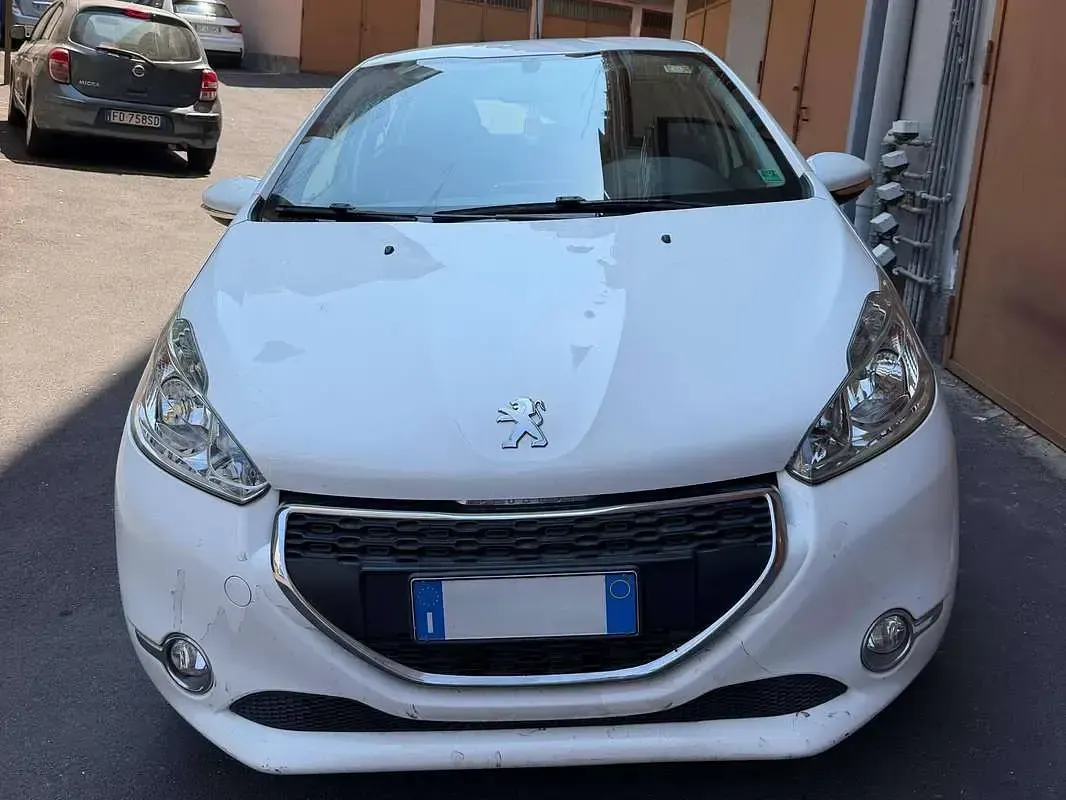 Usata Peugeot 208 Active 95 CV (69 kW) 2015 Bianco Utilitaria