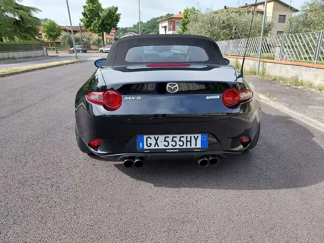 Usata Mazda MX5 Inclusive 160 CV (117 kW) 2016 Nero Cabrio