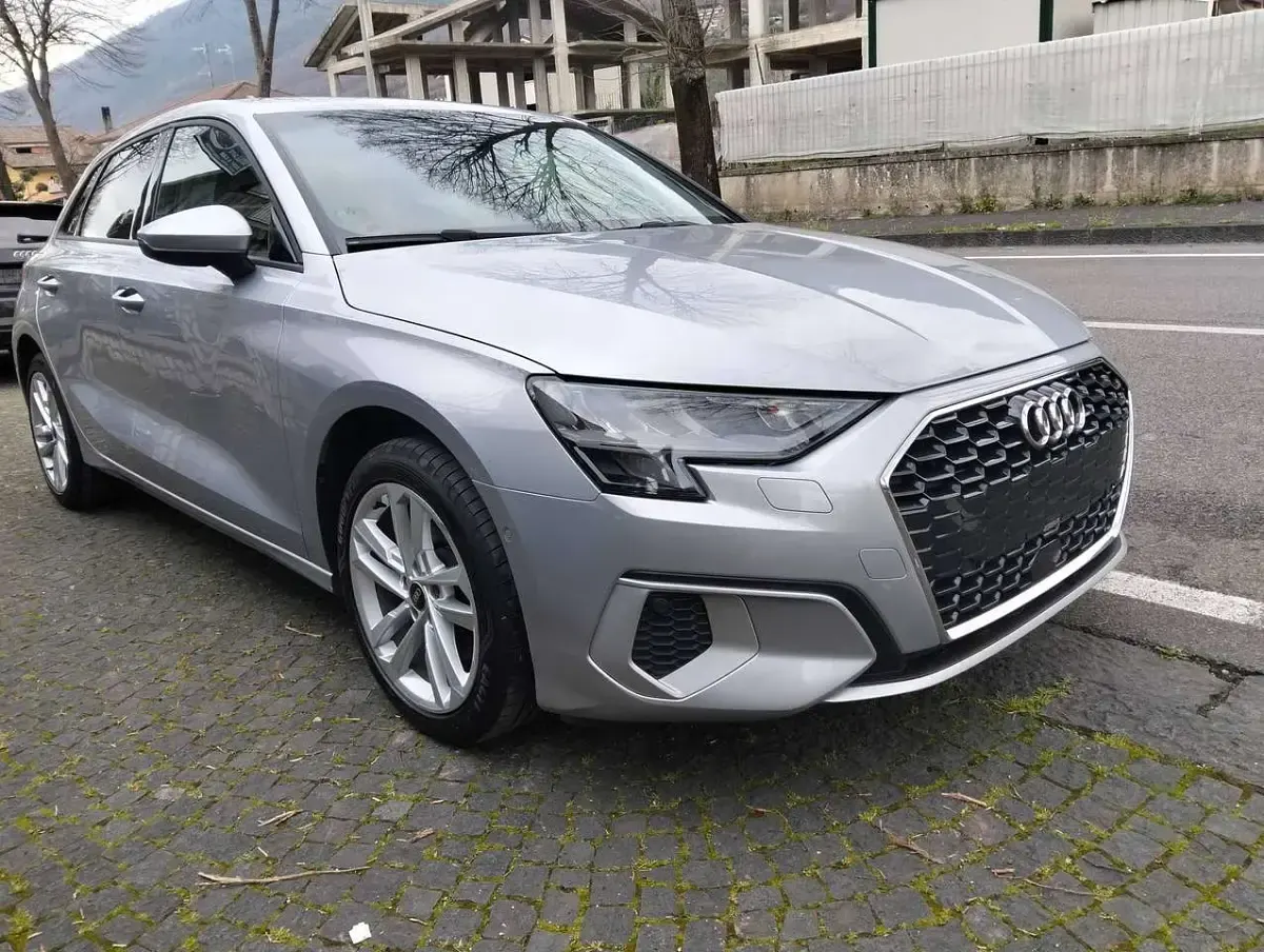 Usata Audi A3 116 CV (85 kW) 2021 Argento Berlina