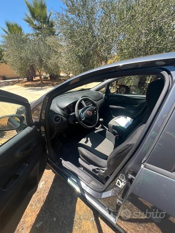 Usata Fiat Grande Punto 90 CV (66 kW) 2017 Grigio Utilitaria