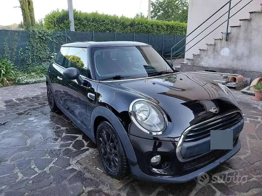 Usata Mini ONE 102 CV (75 kW) 2016 Nero Utilitaria