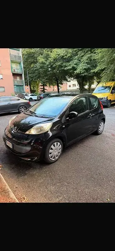 Usata Peugeot 107 68 CV (50 kW) 2005 Utilitaria