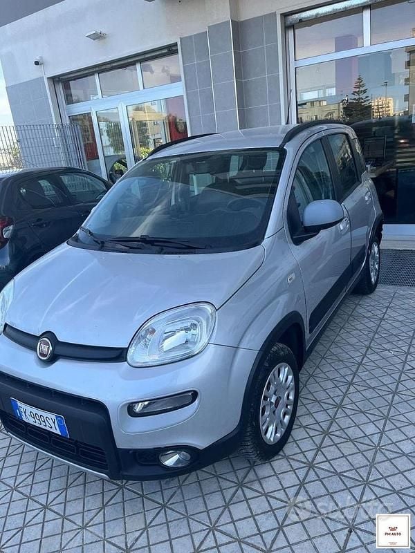 Usata Fiat Panda 4x4 S 79 CV (58 kW) 2017 Grigio chiaro Utilitaria
