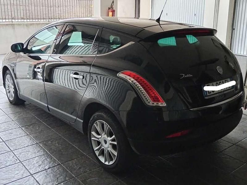Usata Lancia Delta 150 CV (110 kW) 2011 Nero Utilitaria