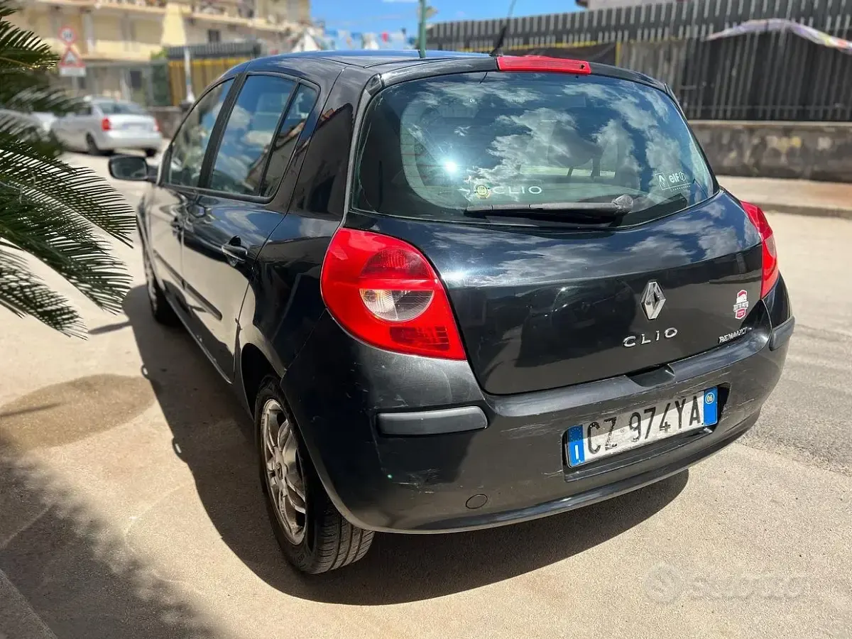 Gebraucht Renault Clio II 75 PS (55 kW) 2007 Schwarz Limousine