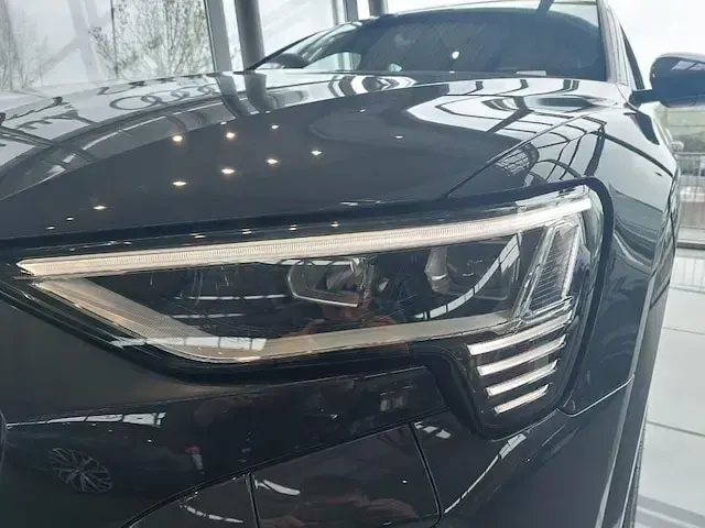 Usata Audi Q8 e-tron Advanced Plus 250 kW (340 CV) 2024 Grigio magnete SUV