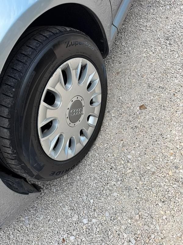 Grigio Usata 2009 Audi A8 Berlina | 8000 € (Ottimo prezzo) - Immagine 1/4