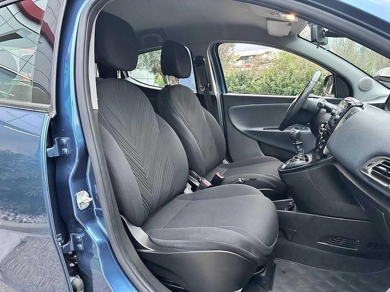 Usata Lancia Ypsilon 69 CV (50 kW) 2022 Blu Utilitaria