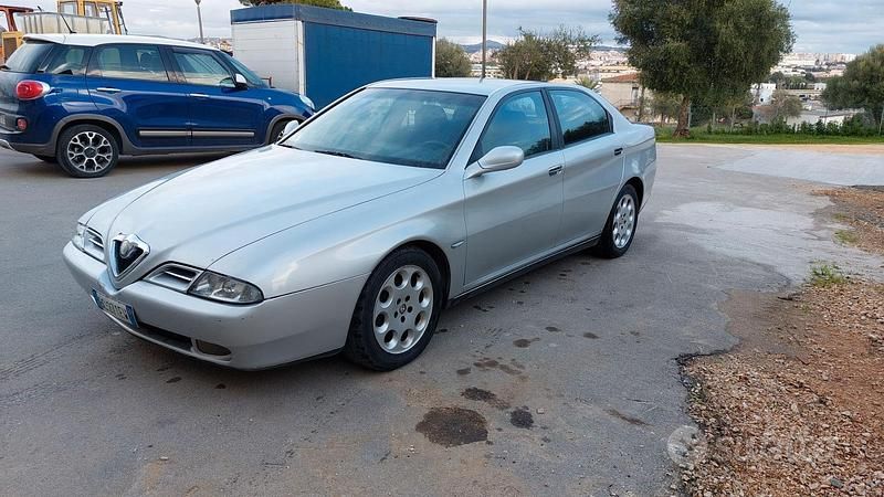 Usata 1999 Alfa Romeo 166 Tre volumi | 2000 € (Buon prezzo) - Immagine 1/4