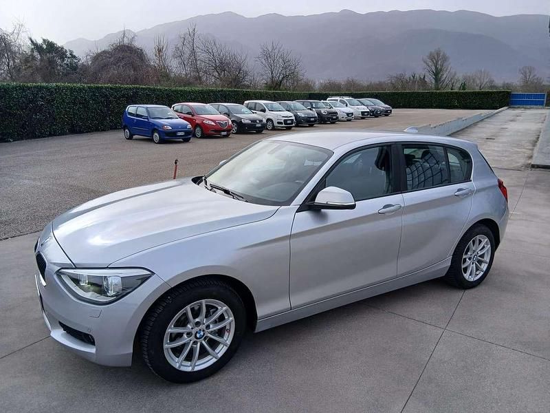 Usata BMW 118 Sport Line 143 CV (105 kW) 2014 Grigio Utilitaria