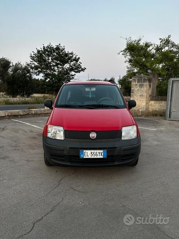 Begagnad Fiat Panda 75 HK (55 kW) 2012 Röd Halvkombi