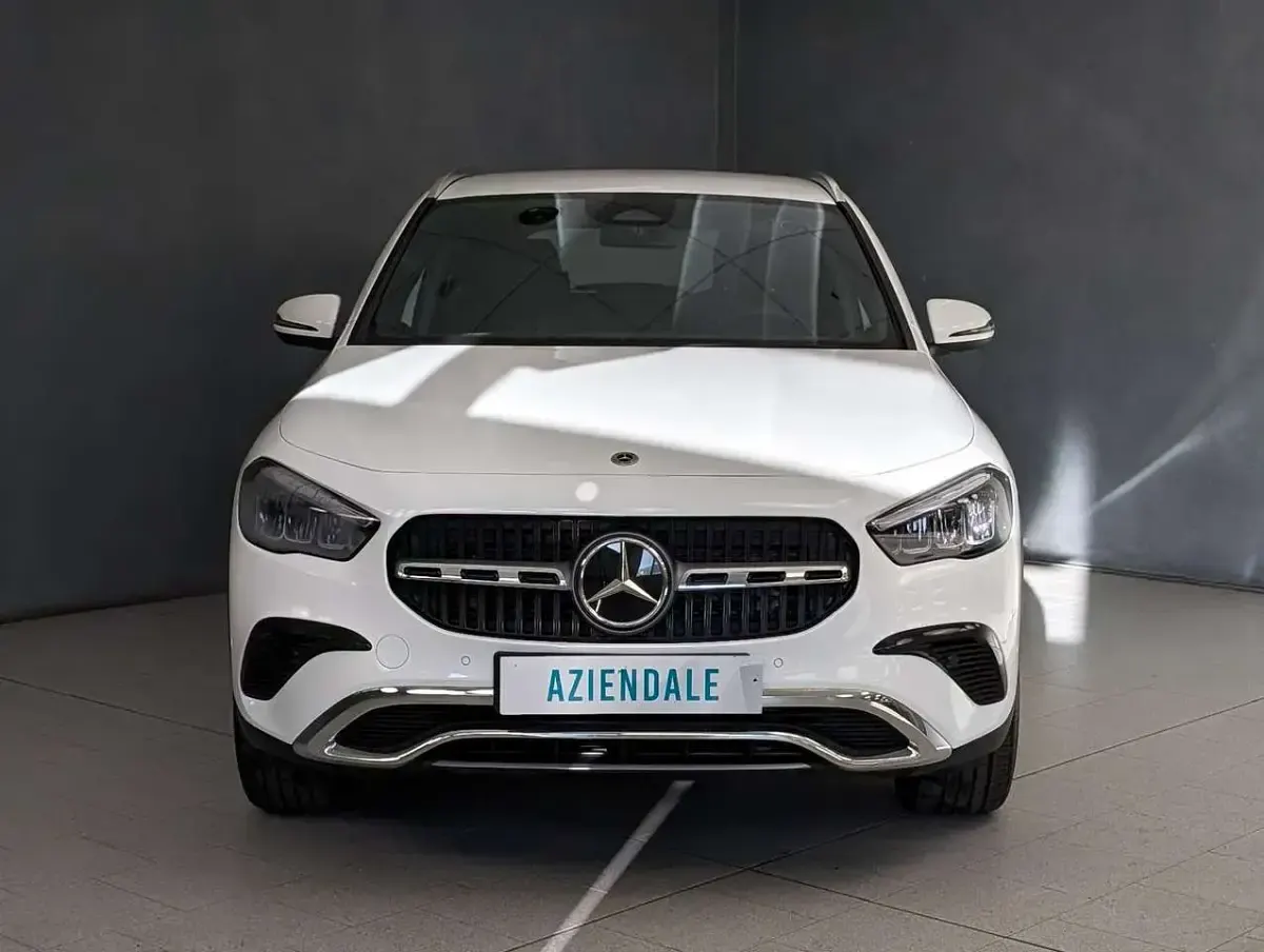 Käytetty Mercedes GLA200 Advanced 150 HP (110 kW) 2024 Valkoinen Katumaasturi