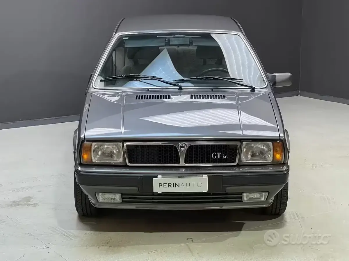Usata Lancia Delta 109 CV (80 kW) 1987 Grigio Utilitaria