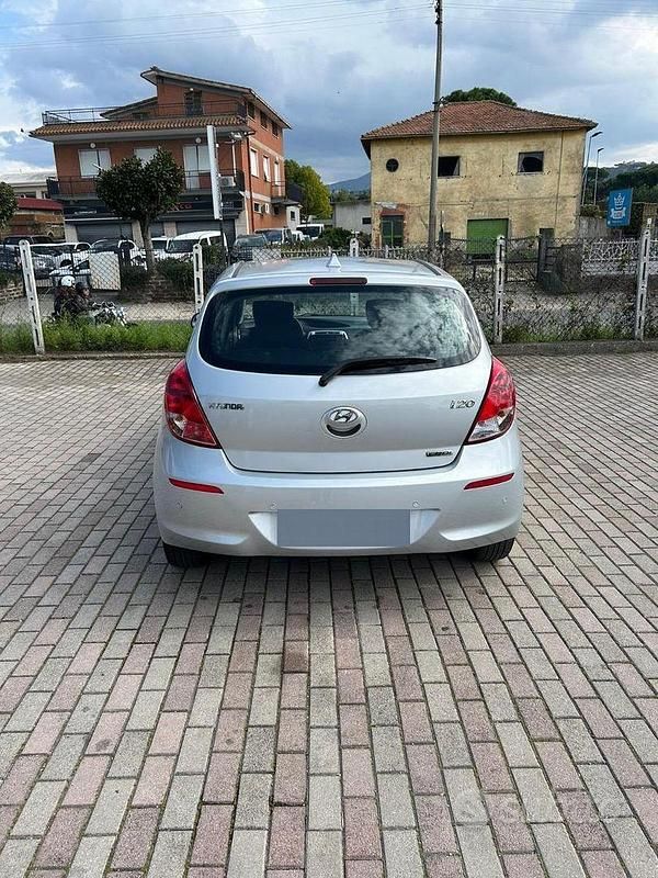 Usata Hyundai i20 Edition 75 CV (55 kW) 2014 Grigio Utilitaria