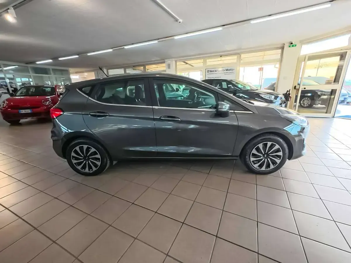 Usata Ford Fiesta Titanium 75 CV (55 kW) 2023 Grigio scuro Utilitaria