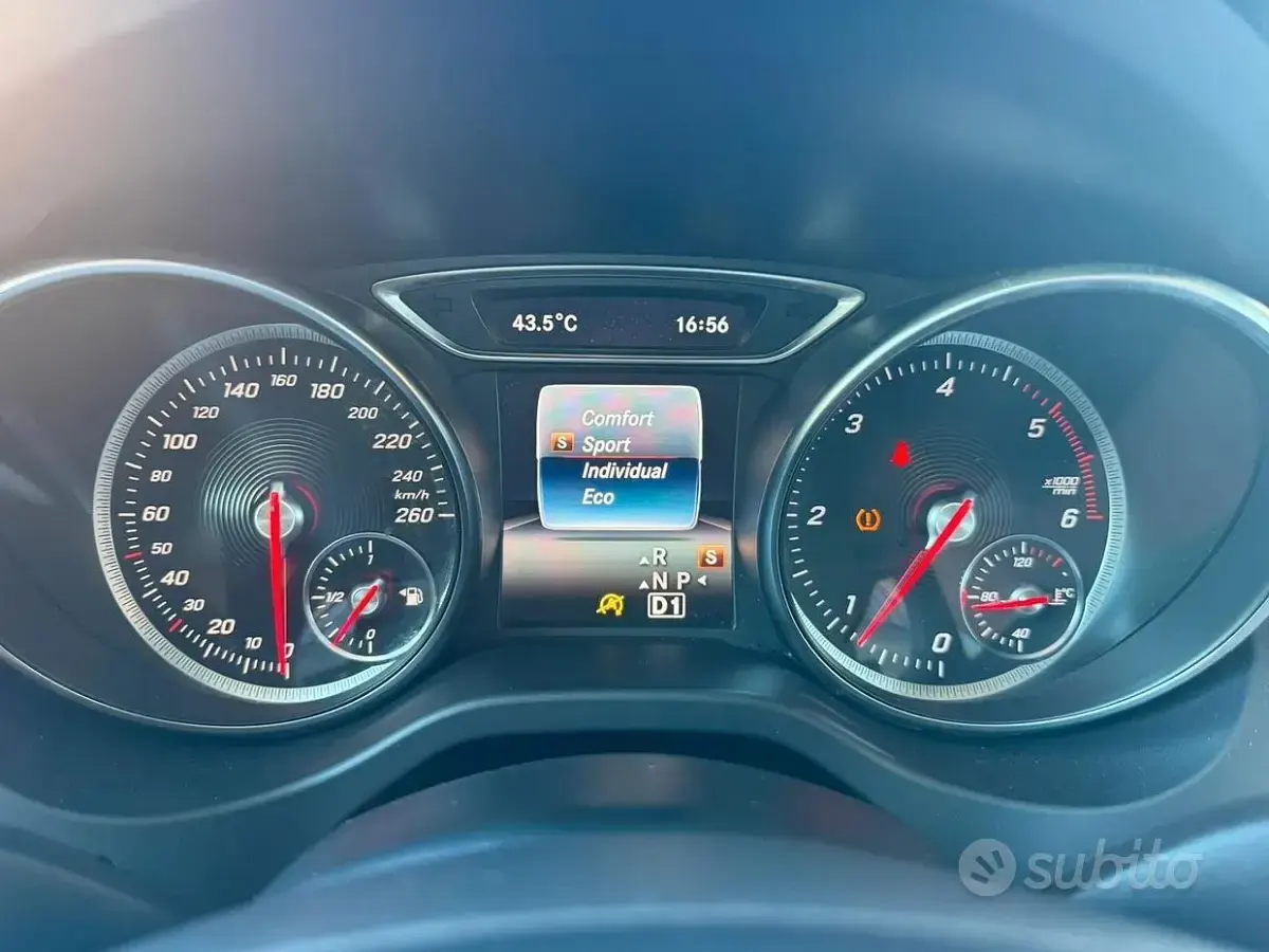Usata Mercedes GLA200 136 CV (100 kW) 2018 Bluazzurro SUV