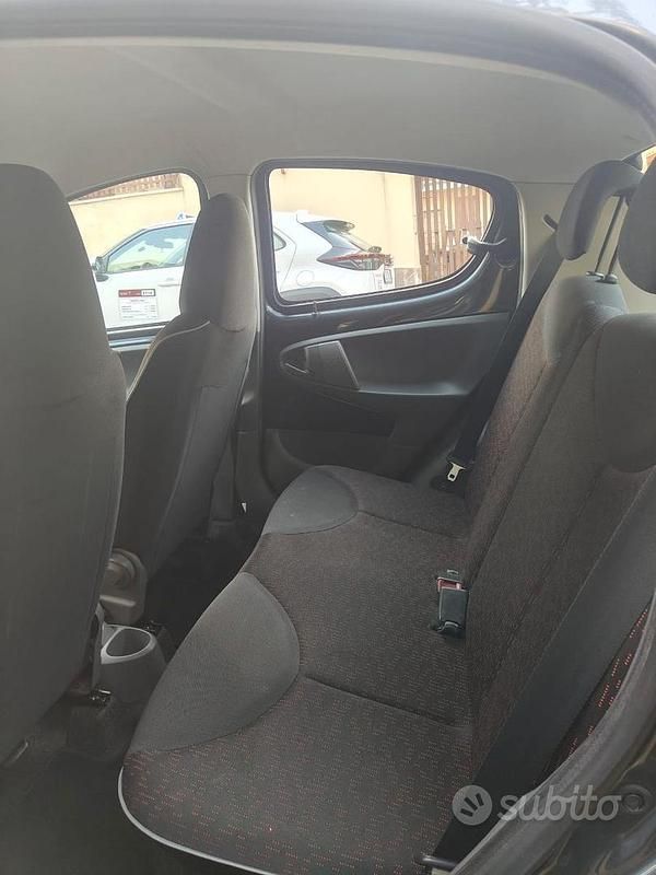 Usata Peugeot 107 68 CV (50 kW) 2011 Nero Utilitaria