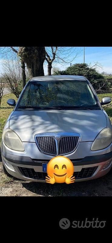 Usata Lancia Ypsilon 80 CV (58 kW) 2004 Grigio Utilitaria