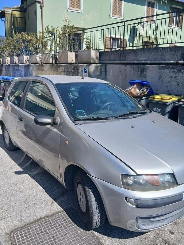 Usata Fiat Punto 60 CV (44 kW) 2001 Grigio Utilitaria