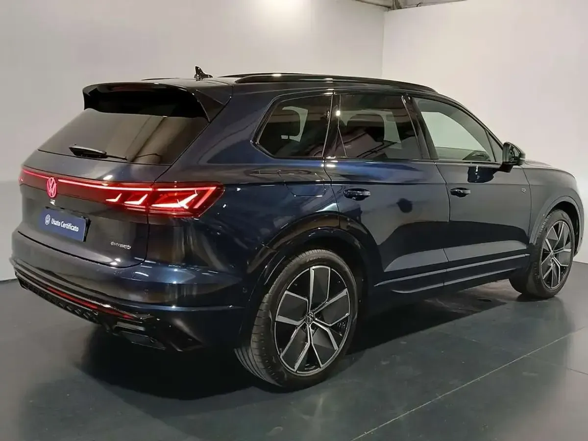 Usata VW Touareg R 462 CV (339 kW) 2024 Meloe blue crystal perlato SUV