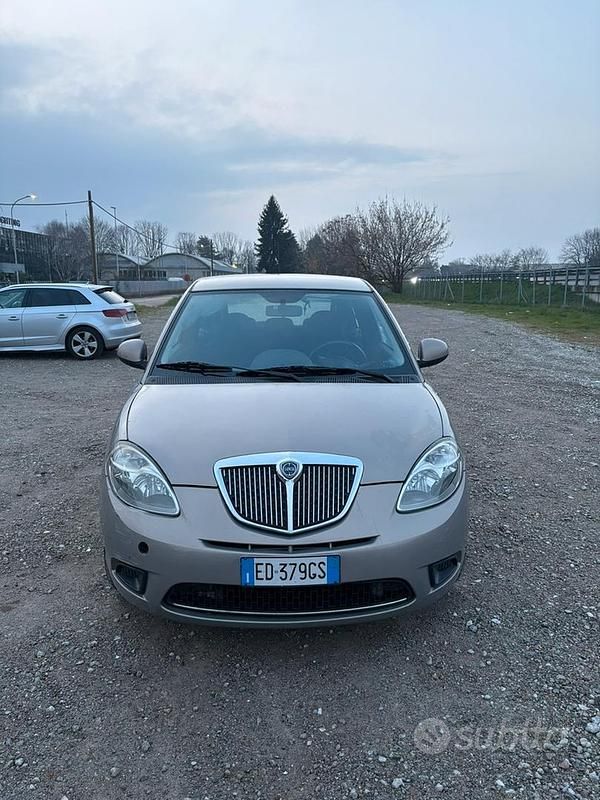 Usata Lancia Ypsilon 60 CV (44 kW) 2010 Grigio Utilitaria
