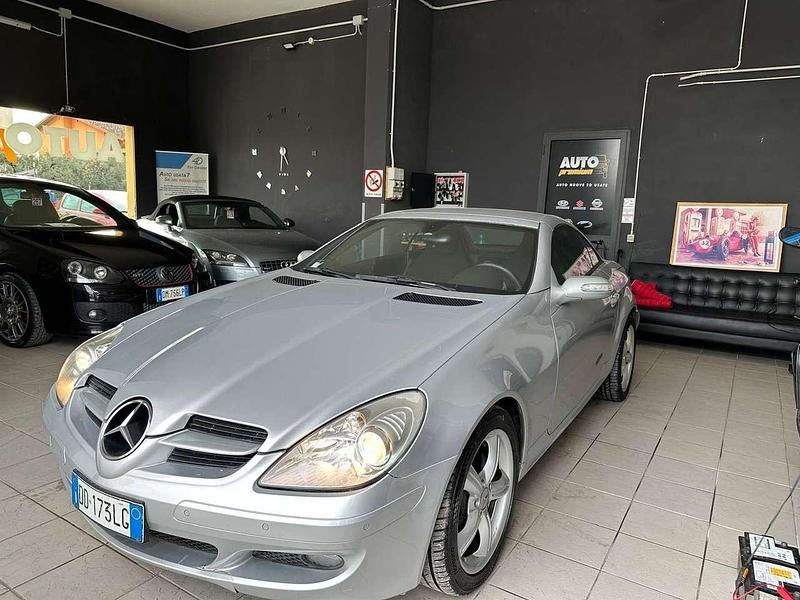 Usata Mercedes SLK200 163 CV (119 kW) 2006 Argento Cabrio