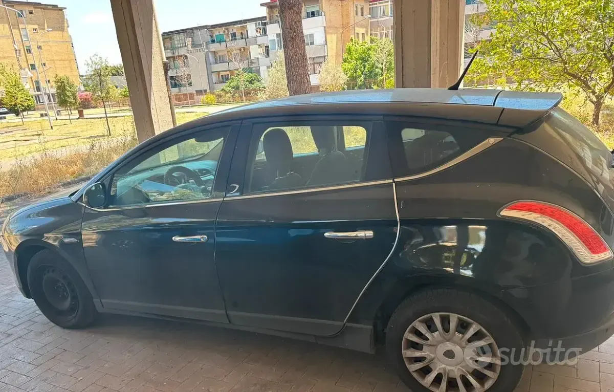 Usata Lancia Delta 120 CV (88 kW) 2010 Utilitaria