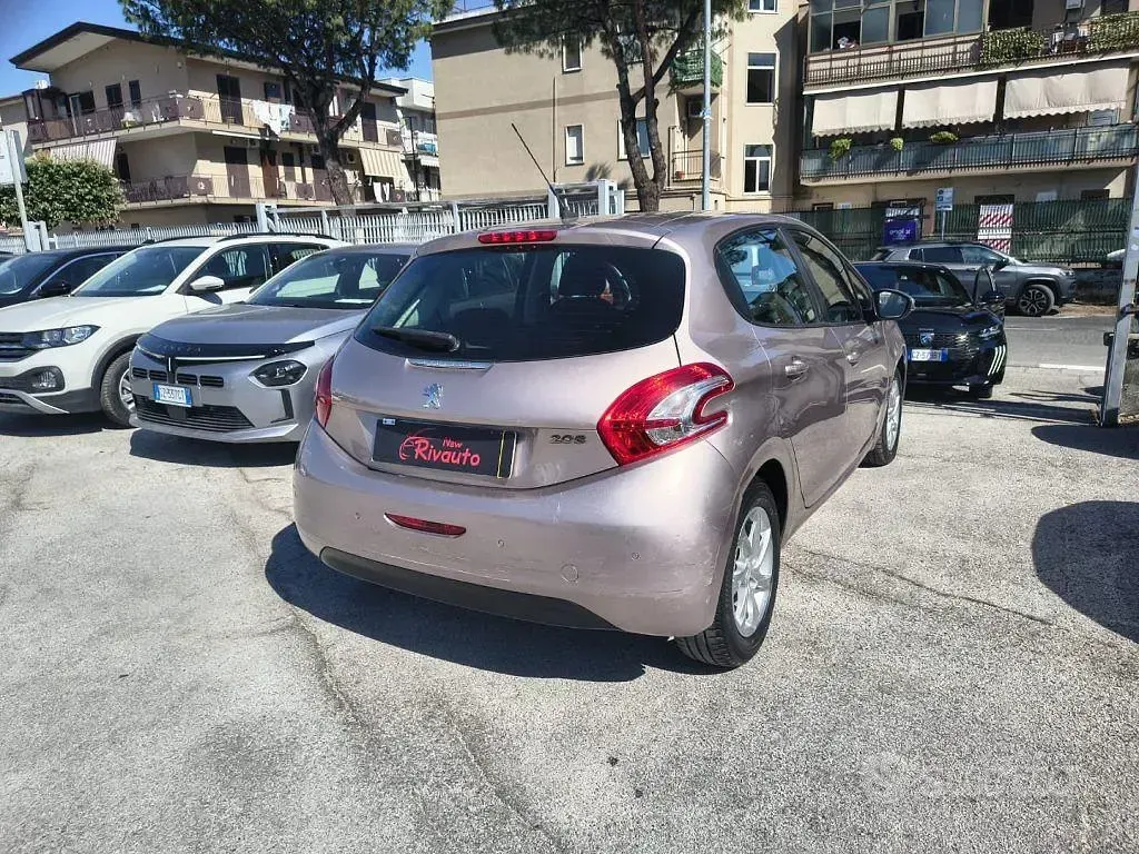 Usata Peugeot 208 Allure 68 CV (50 kW) 2012 Grigio Utilitaria