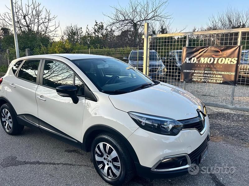 Usata Renault Captur Zen 90 CV (66 kW) 2017 Beige SUV
