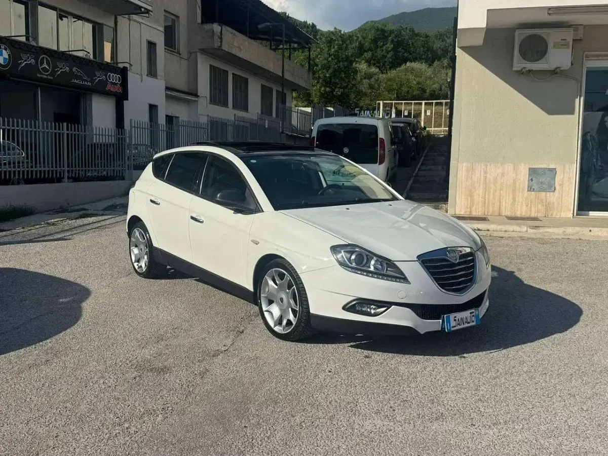 Usata Lancia Delta 105 CV (77 kW) 2012 Bianco Utilitaria