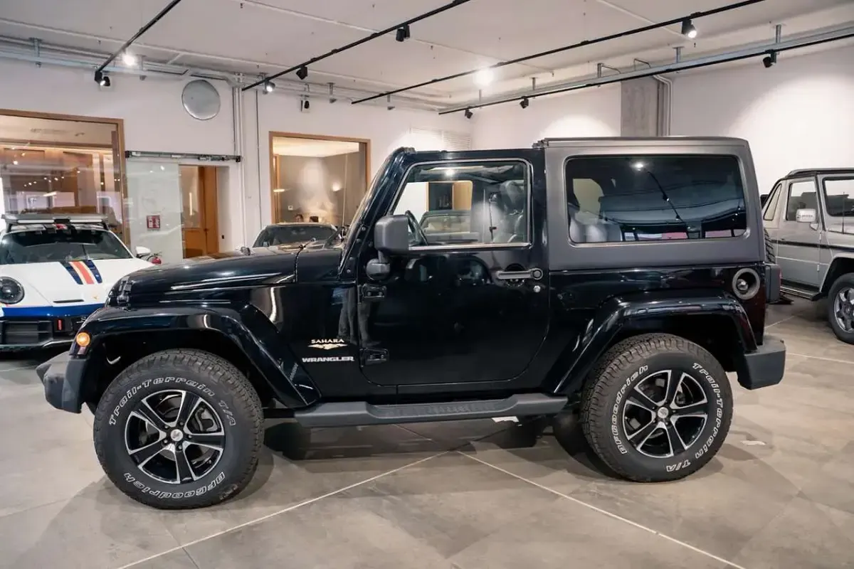 Usata Jeep Wrangler Sahara 200 CV (147 kW) 2012 Nero SUV