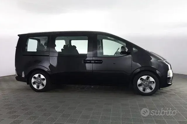 Gebraucht Hyundai Staria 177 PS (130 kW) 2024 Blau Van / Kleinbus