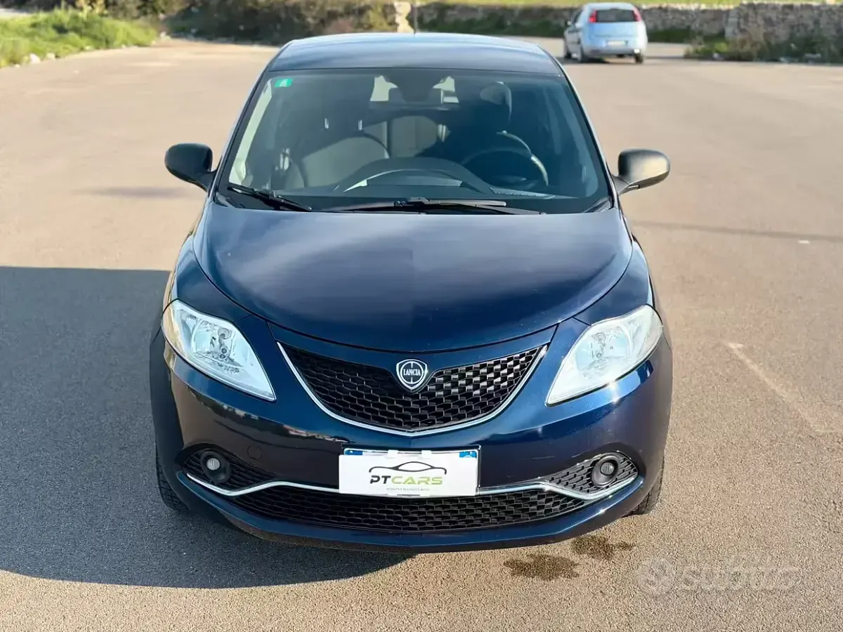 Usata Lancia Ypsilon Gold 69 CV (50 kW) 2016 Blu Utilitaria
