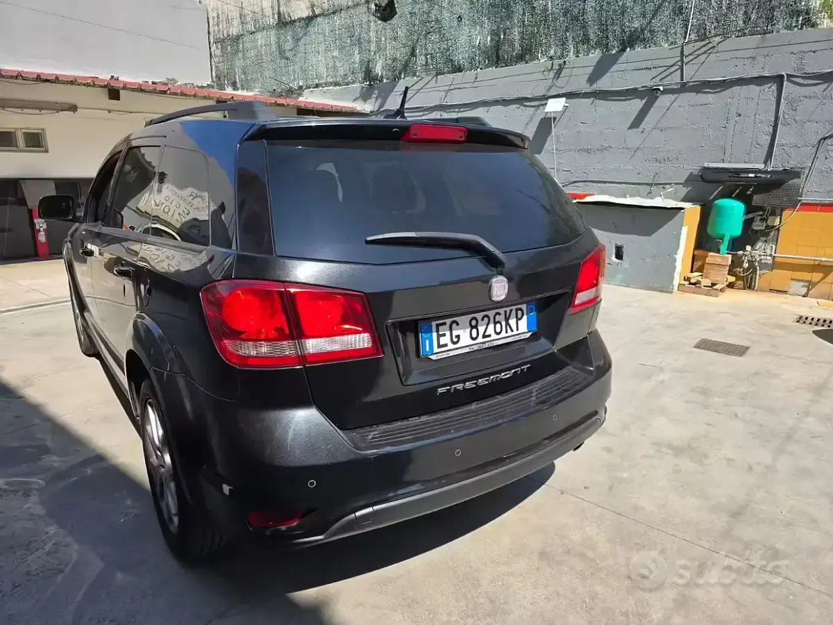 Usata Fiat Freemont 170 CV (125 kW) 2011 Nero SUV